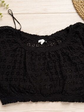 Pins and needles Urban outfitters Black Eyelet Crochet Short Sleeve Top Small